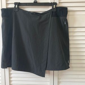 Black REI Screenline active skort XL with mesh shorts